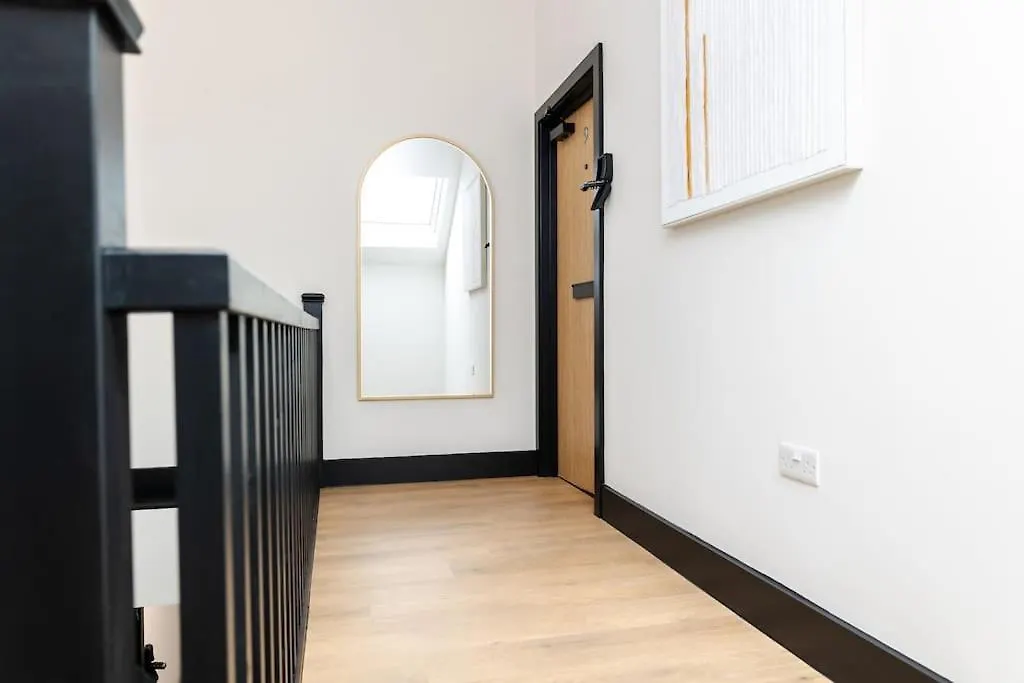 The Berriman Collection Stylish Sleeps 6 - 2 Bedroom Cardiff United Kingdom