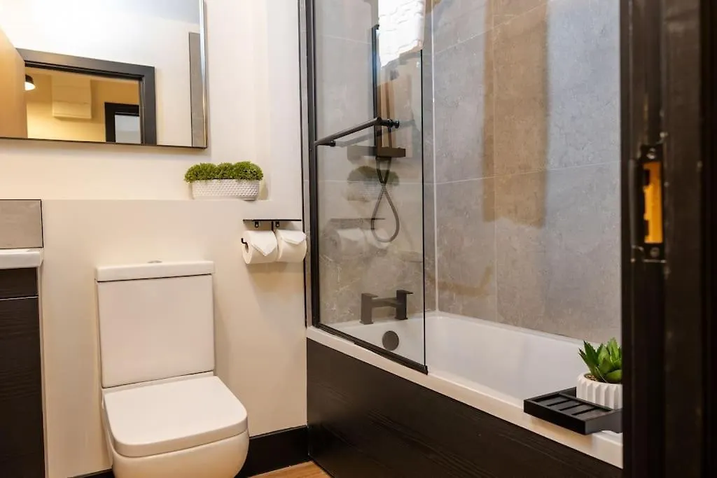 Apartment The Berriman Collection Stylish Sleeps 6 - 2 Bedroom Cardiff